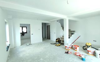 Casa Sibiu -  4 camere, 2 bai, curte - Poză 3