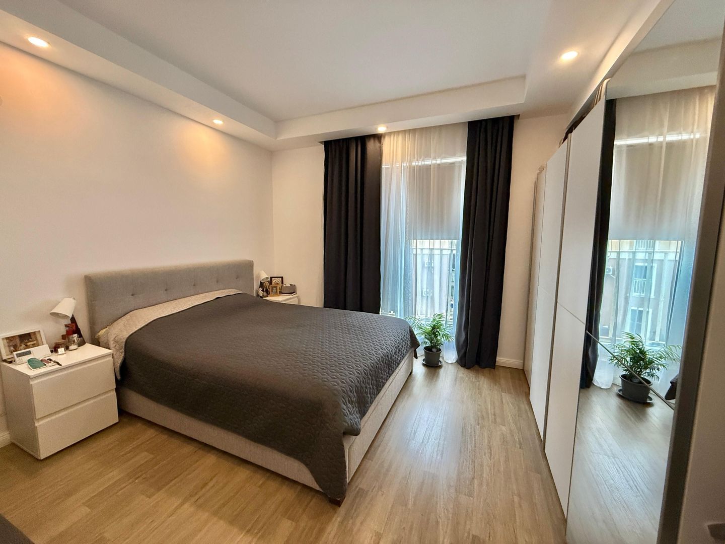 COSMOPOLIS - Apartament cu 2 camere si parcare, mobilat si utilat. - Poză 4