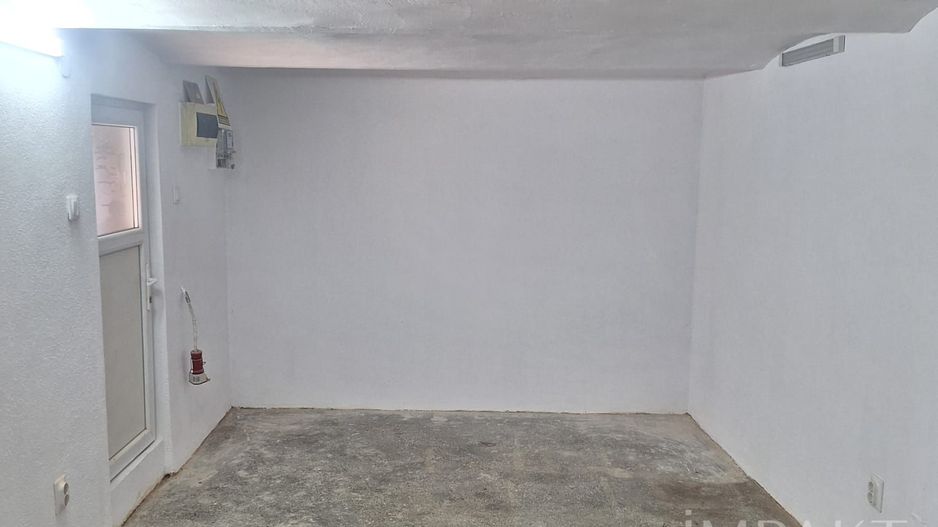 Spațiu comercial 50 mp de închiriat | Gruia | 3 încăperi - Poză 1