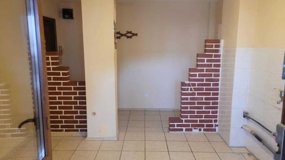 Apartament 2 camere Micro 17, etajul II, zona pietei, stil Carpati - Poză 2