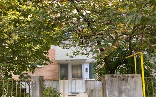 Apartament ultracentral 4 camere cu loc de parcare privat - Poză 1