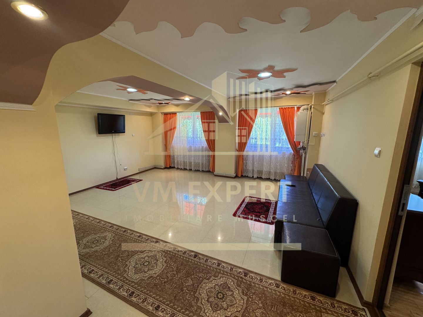 APARTMENT 3 CAMERE ZONĂ CENTRALĂ  PARTER CAMPULUNG - Poză 1