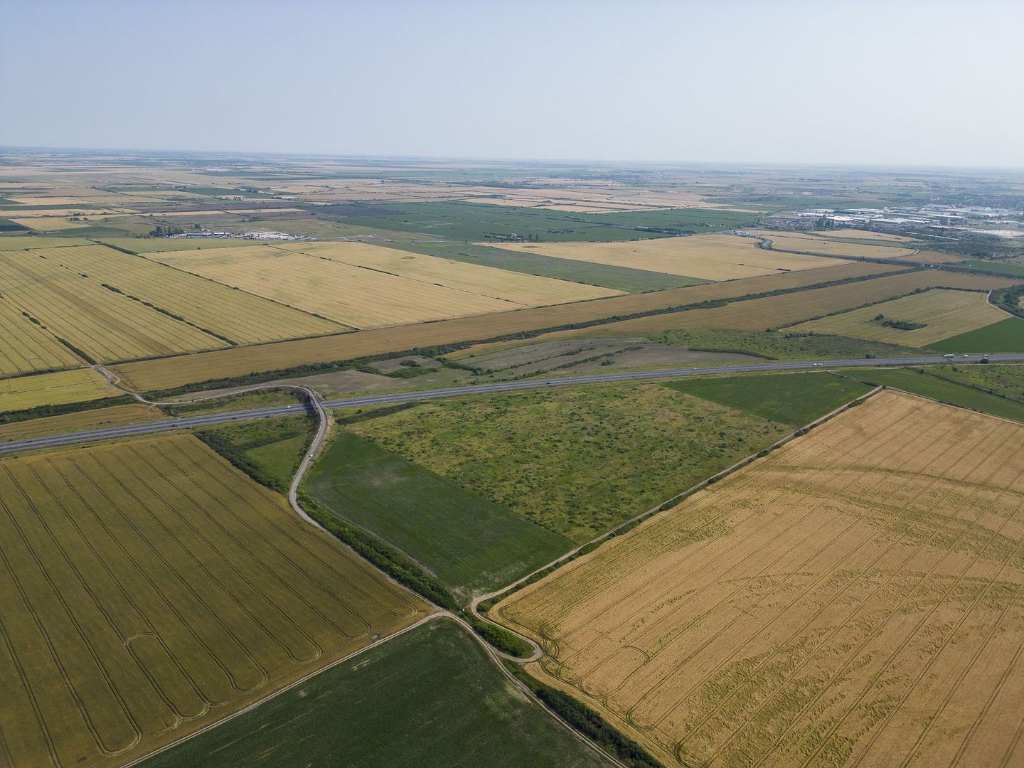 Teren 12 ha la Autostrada A1 cu PUZ aprobat - Poză 3