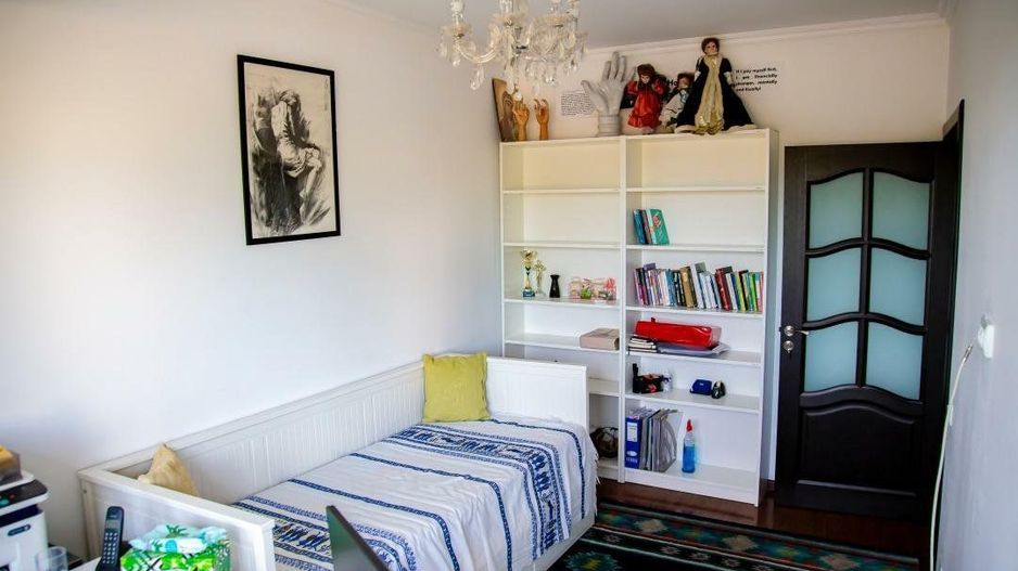 Casă complet mobilată P+1+M - Curte şi loc de parcare- - Poză 11