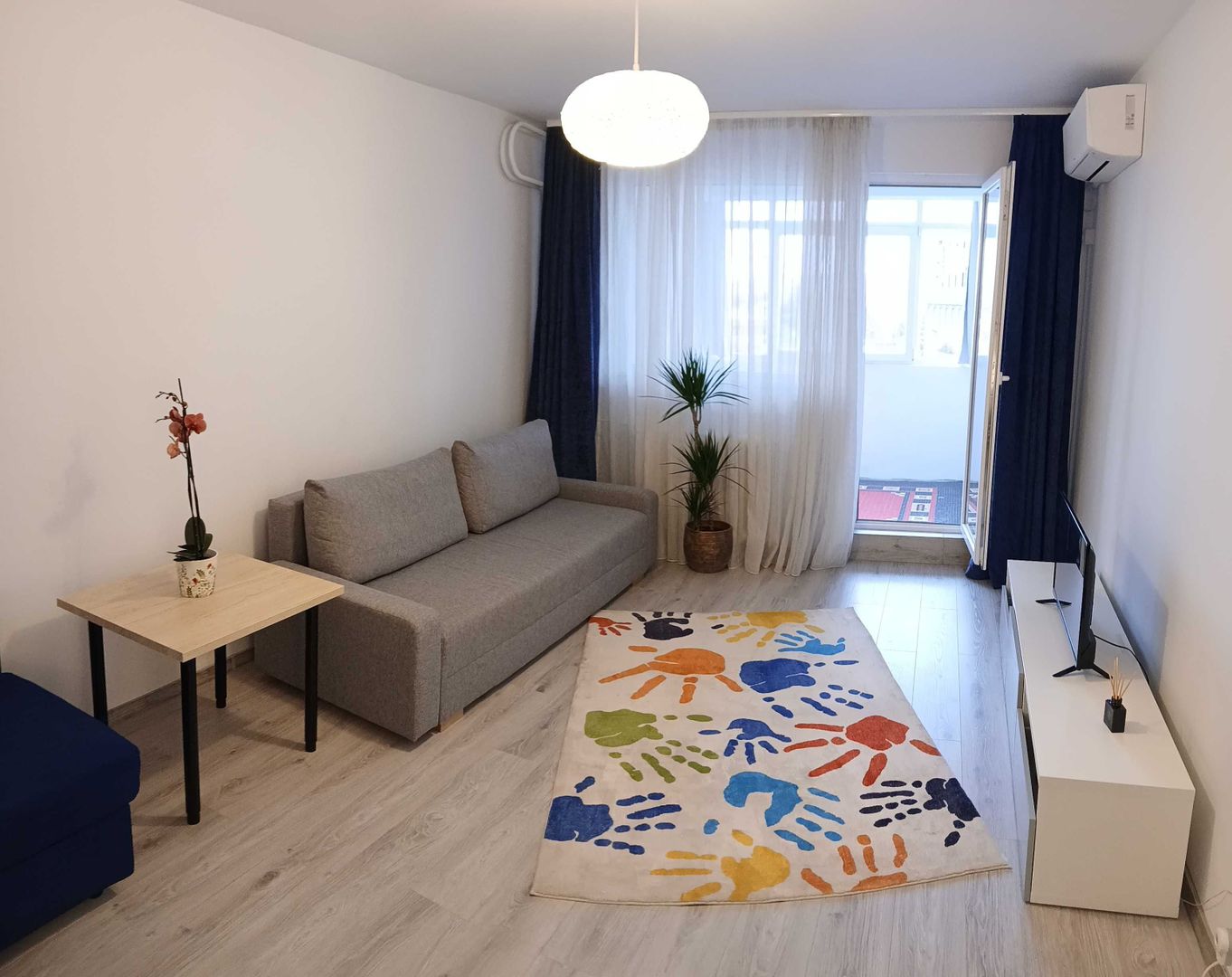 APARTAMENT CU LOC PARCARE ZONA PIATA MUNCII - Poză 1