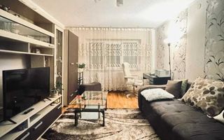 Apartament  3 camere zona Lunei - Poză 1