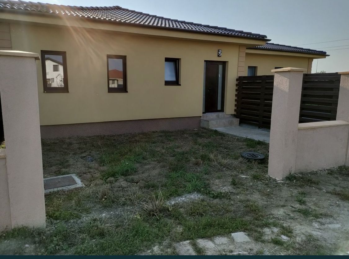 Vand sau schimb cu apartament,Casa tip P in Martinesti - Poză 2