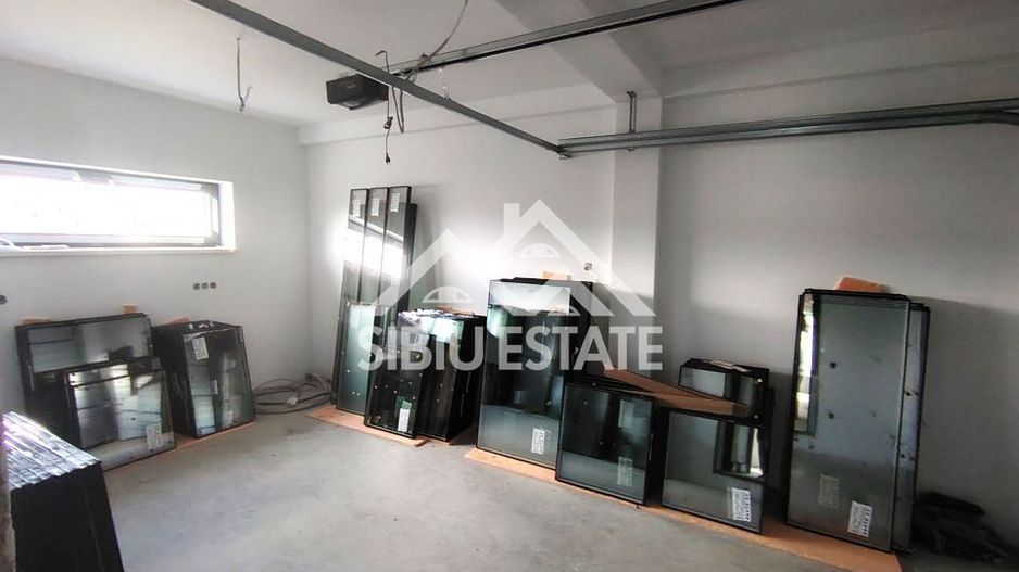 Casa 4 camere, 3 bai, garaj si curte larga, Sibiu Selimbar - Poză 11