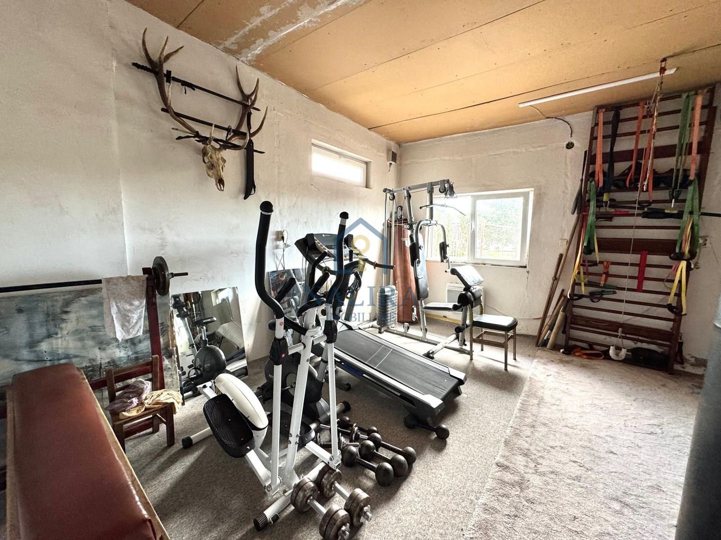 Casa spatioasa cu zona amenajata pentru ferma Cicarlau - Poză 11