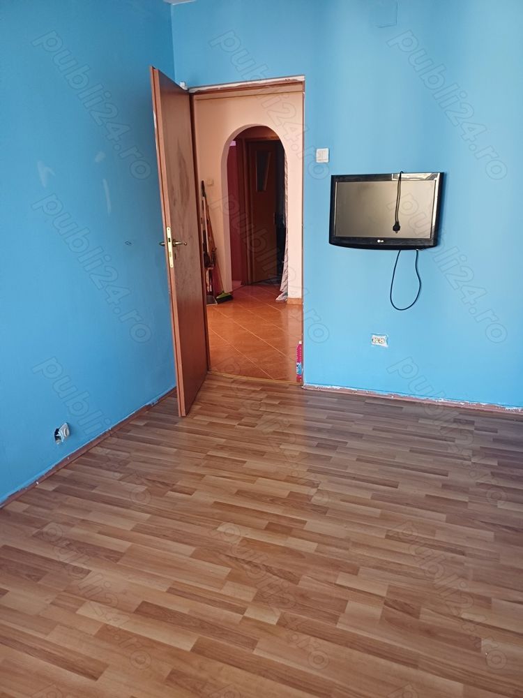 Vând apartament 4 camere - Poză 1