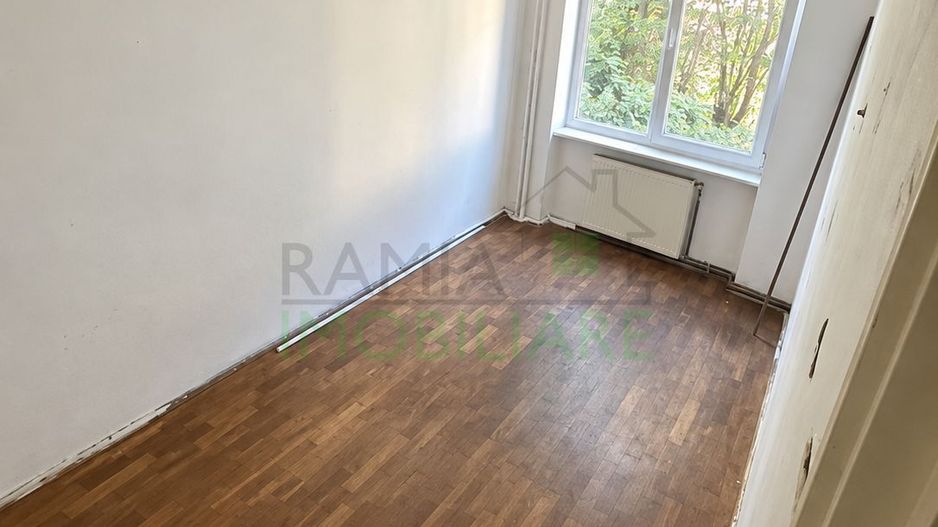 Apartament 3 camere Tractorul, ideal pentru renovare și personalizare - Poză 4