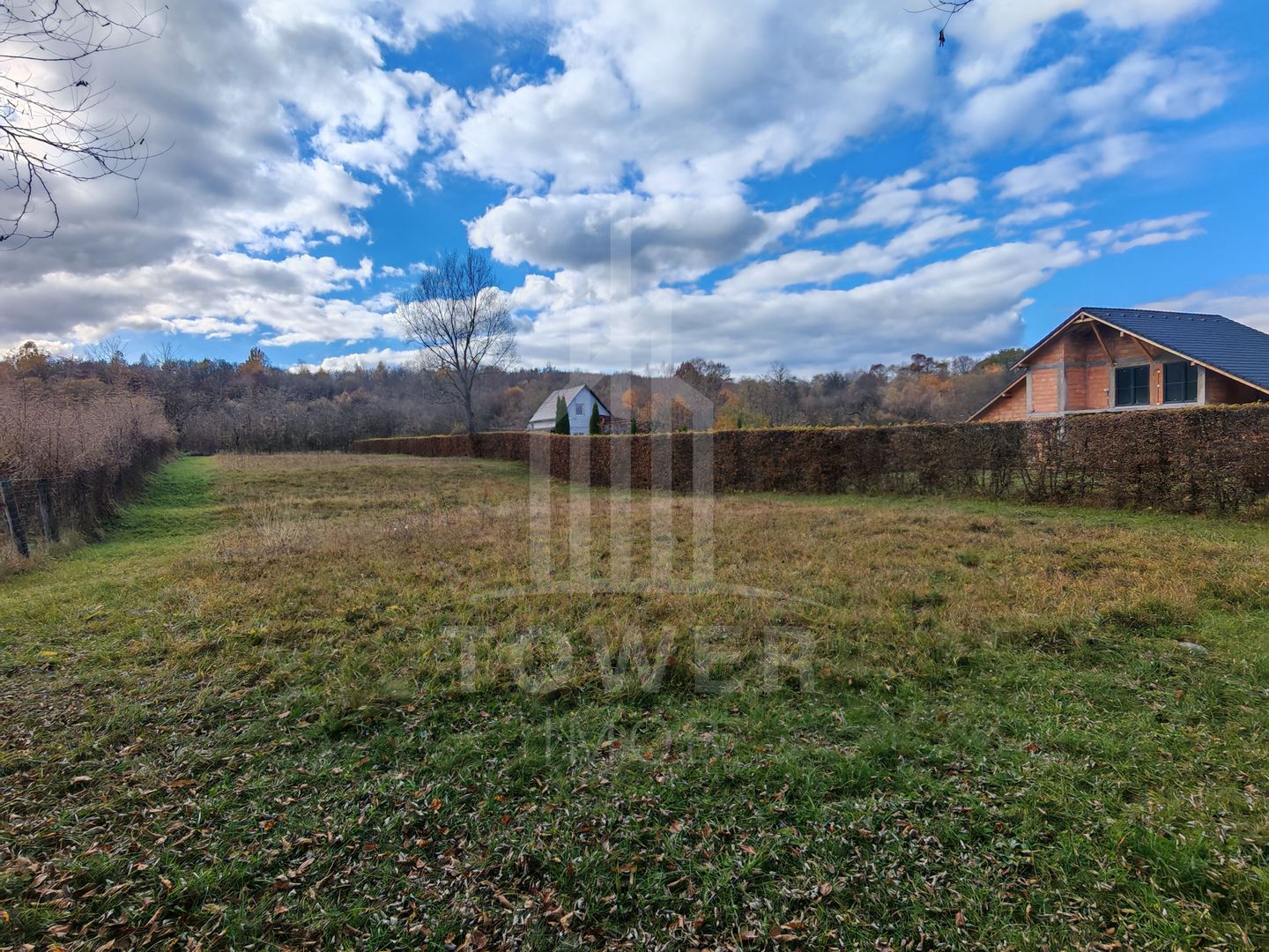 Teren de vanzare în reprezentare exclusivă, situat pe Valea Avrigului! - Poză 1