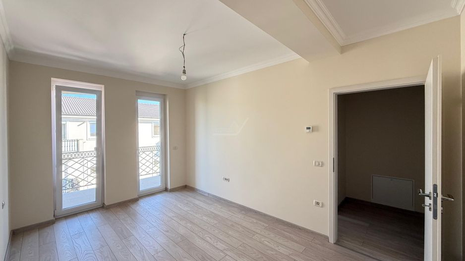 Locatie excelenta. Spatios 60 mp. Dressing. Asfalt. Loc de parcare. - Poză 6