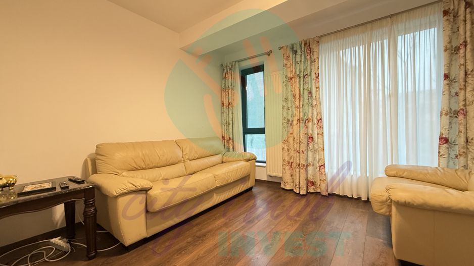 3 camere intr-o cladire cu arhitectura deosebita - Poză 8