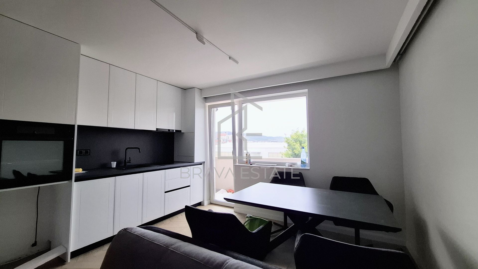 Apartament 3 camere, 57mp, finisat, parcare, str. Cetății - Poză 1