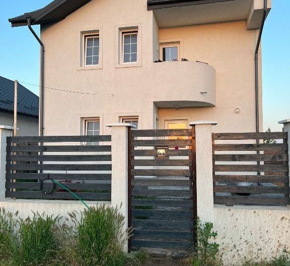 Sau/închiriez casa P+1E capătul Comunei Berceni Mănăstirea Sf. Treime - Poză 1