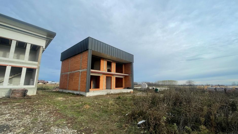 CASA LA ROȘU 220 MP | ZONA RETRASA CU VEDERE PANORAMICA| MARGINEA - Poză 3