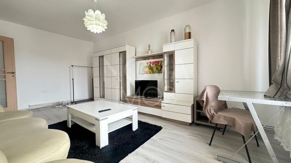Apartament 3 camere, decomandat - Central - Poză 2
