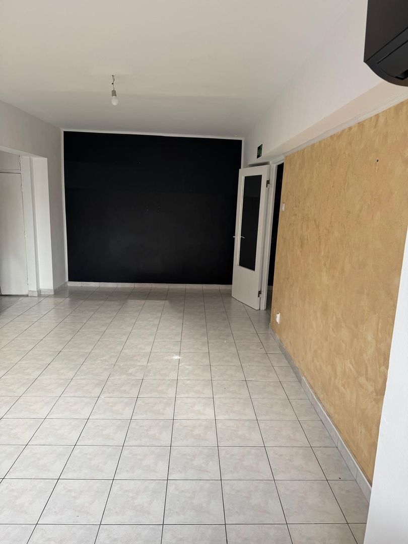 De închiriat: apartament 3 camere - nemobilat - ideal birou - Gorjului - Poză 3