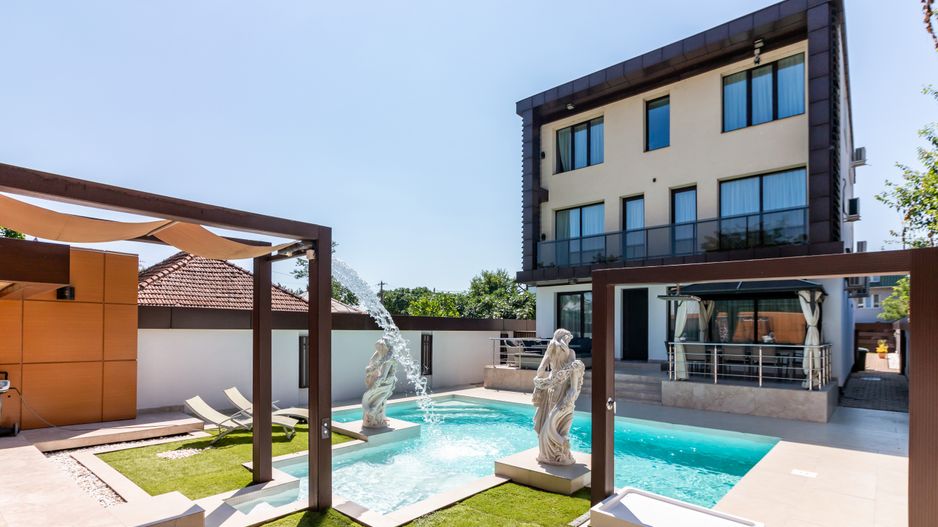 Casa\Vilă 7 camere cu Piscină, Garaj Subteran, zona Balotesti - Poză 1