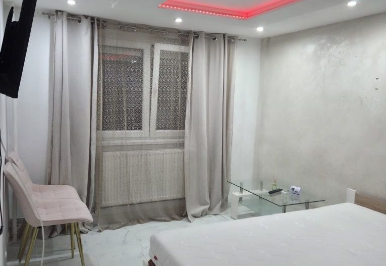 Garsoniera moderna, centrala proprie, AC, 8 min metrou - Poză 1