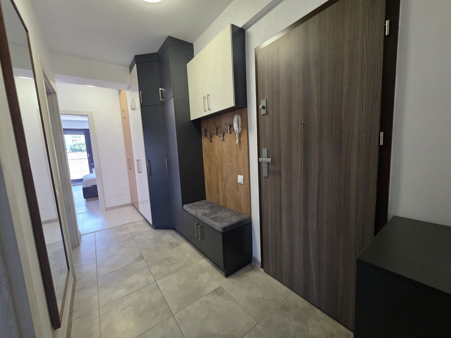 Apartament 3 camere parter si curte 45m  de inchirat Rond OMV Pipera - Poză 6