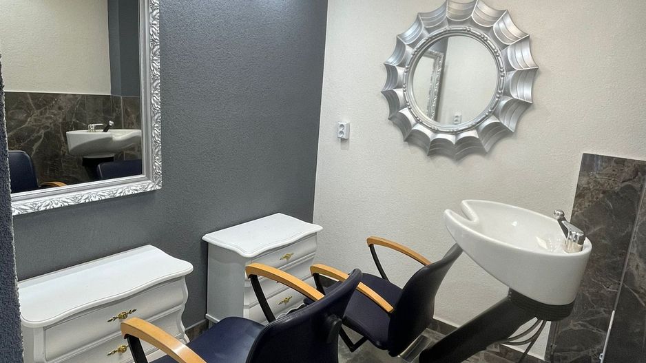 Salon / Frizerie de închiriat – complet utilat, Zona Episcopia Bihor - Poză 2