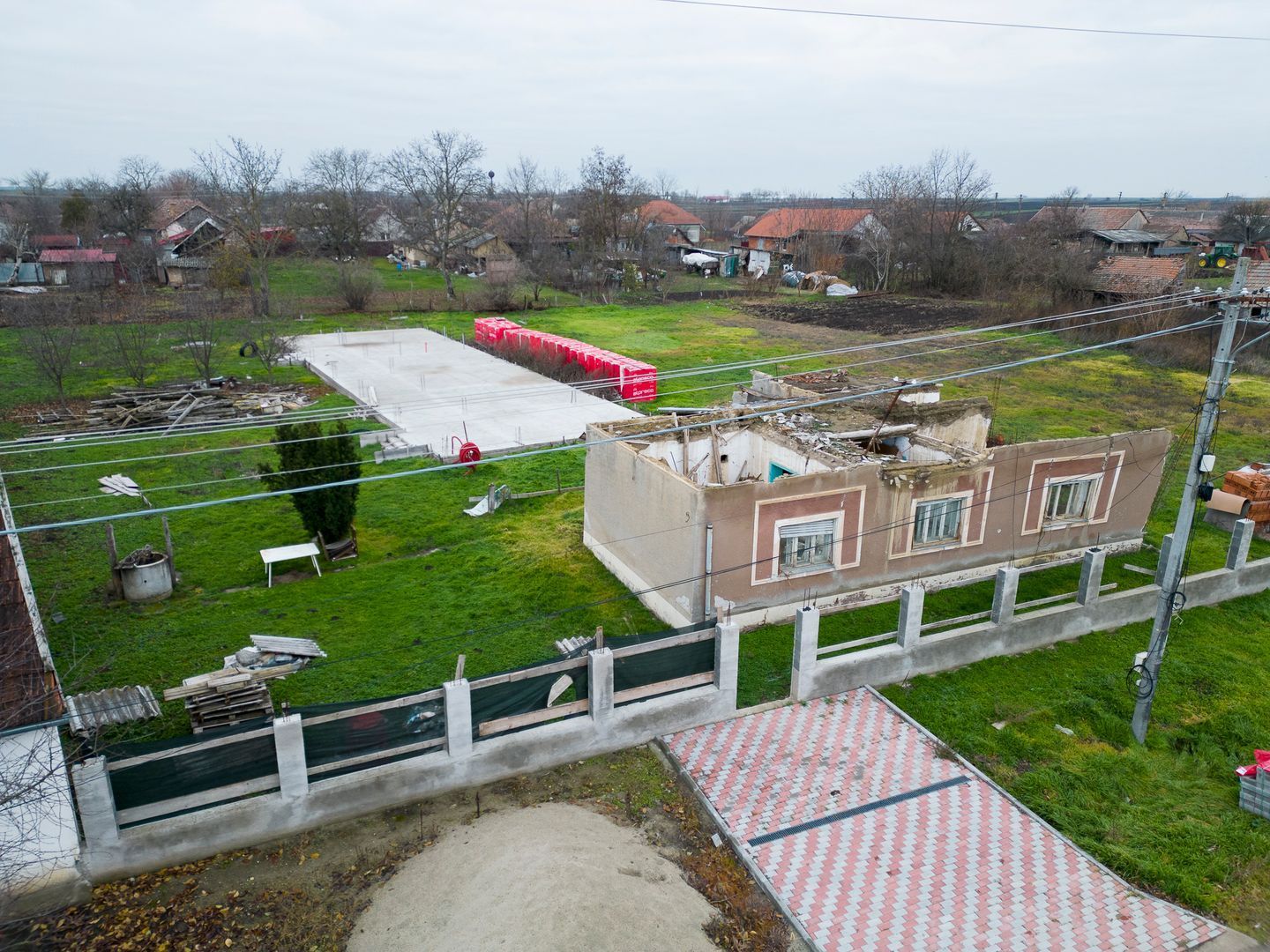 Teren intravilan cu fundatie inceputa si materiale - Poză 4