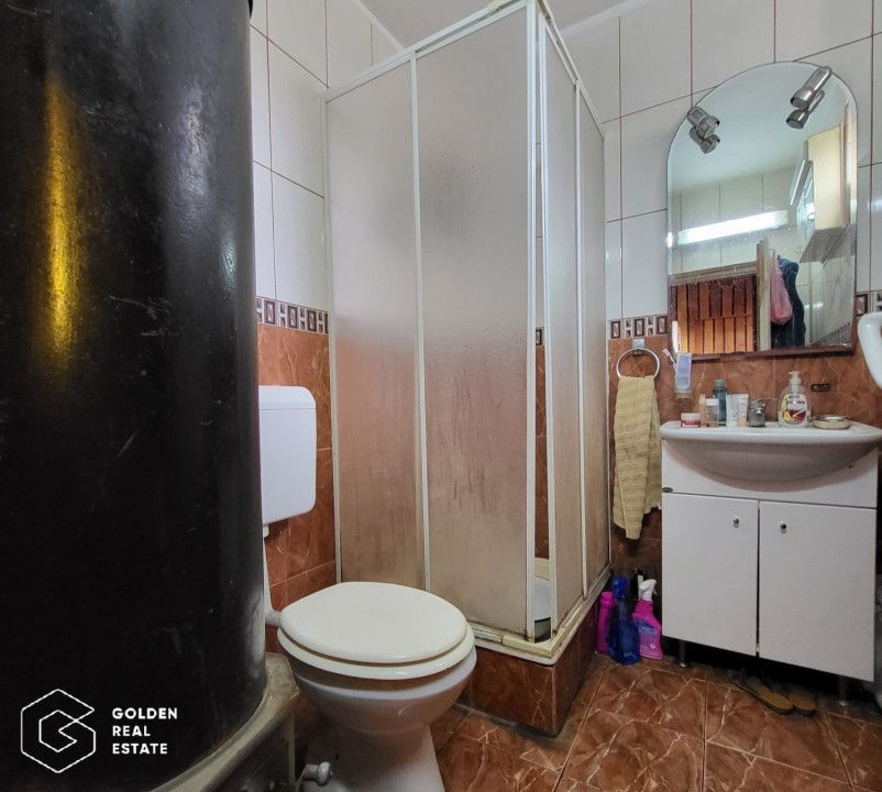 Casa cu doua corpuri de cladire si anexe, teren 1350 mp, Savarsin - Poză 12