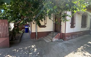 Casa pe parter, singura in curte, in Vatra Luminoasa - Poză 1