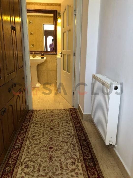 Apartament în vilă, zonă centrală, parcare - Poză 16