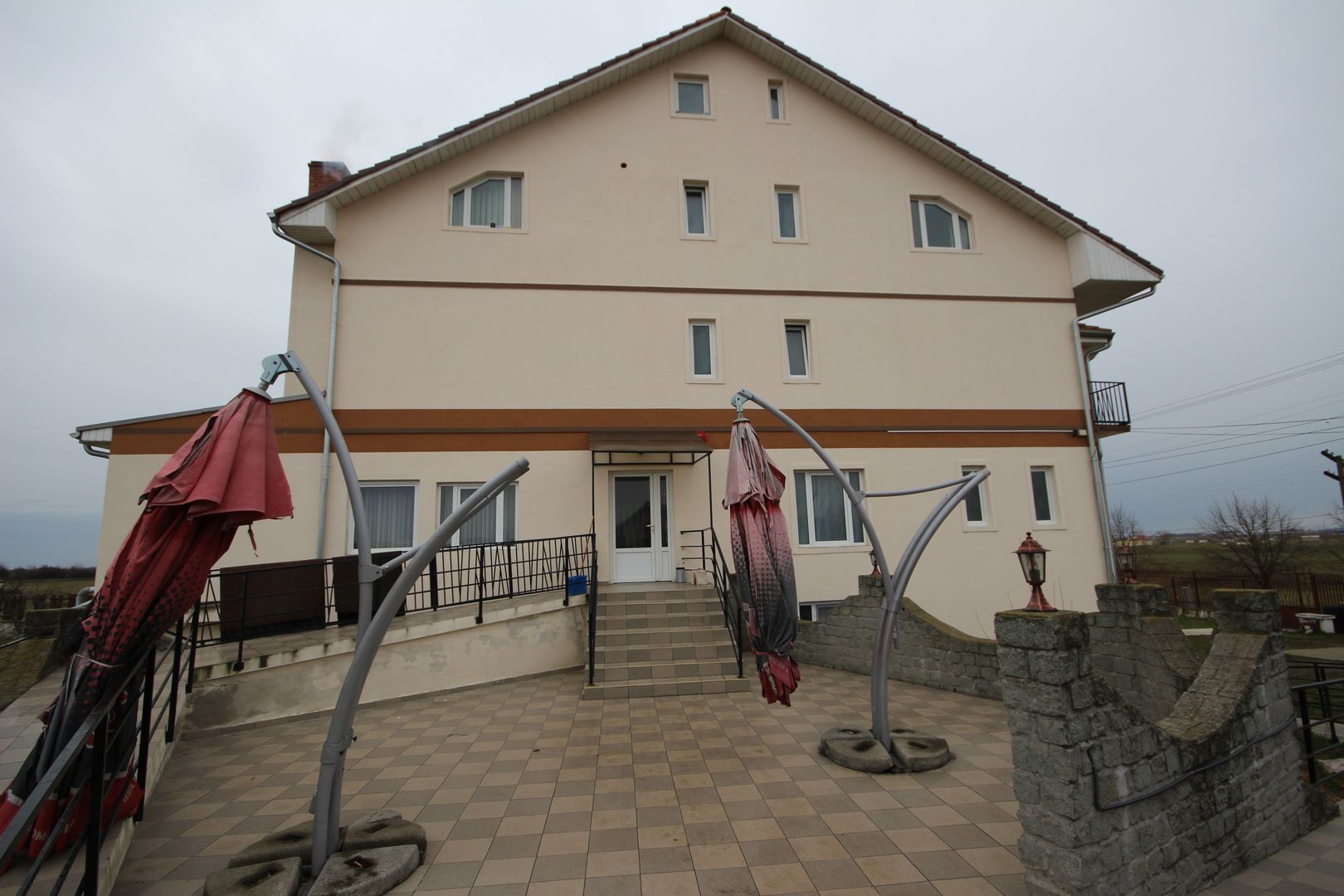 Vila  destinatie camin batrani - Poză 1