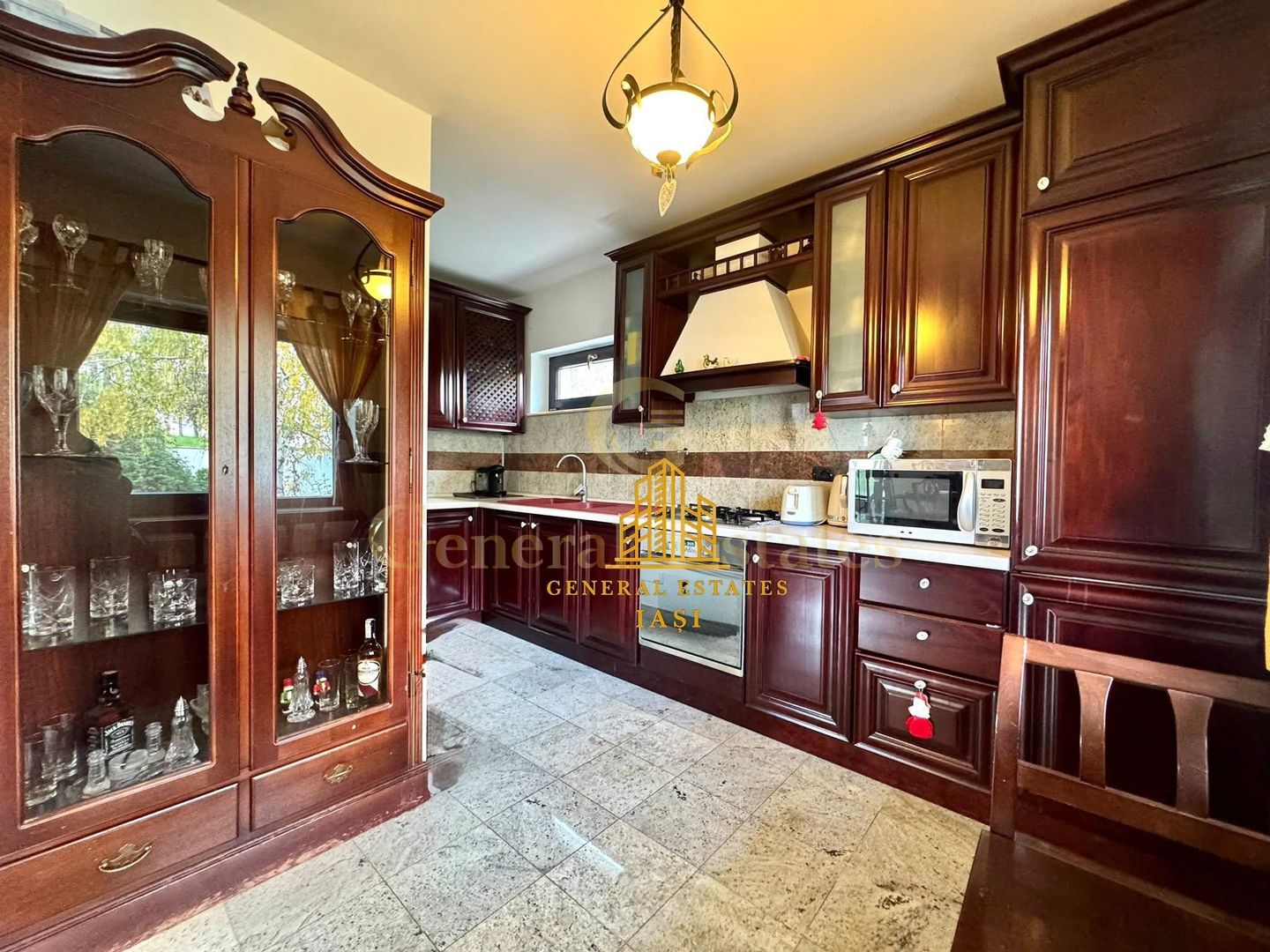 Vânzare Casă în Bucium cu Priveliște Panoramică - Poză 9