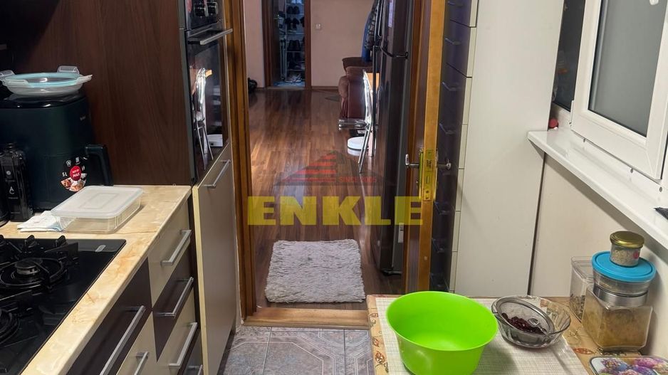 De vanzare apartament cu 3 camere,  zona Liceului Mihai Eminescu - Poză 8