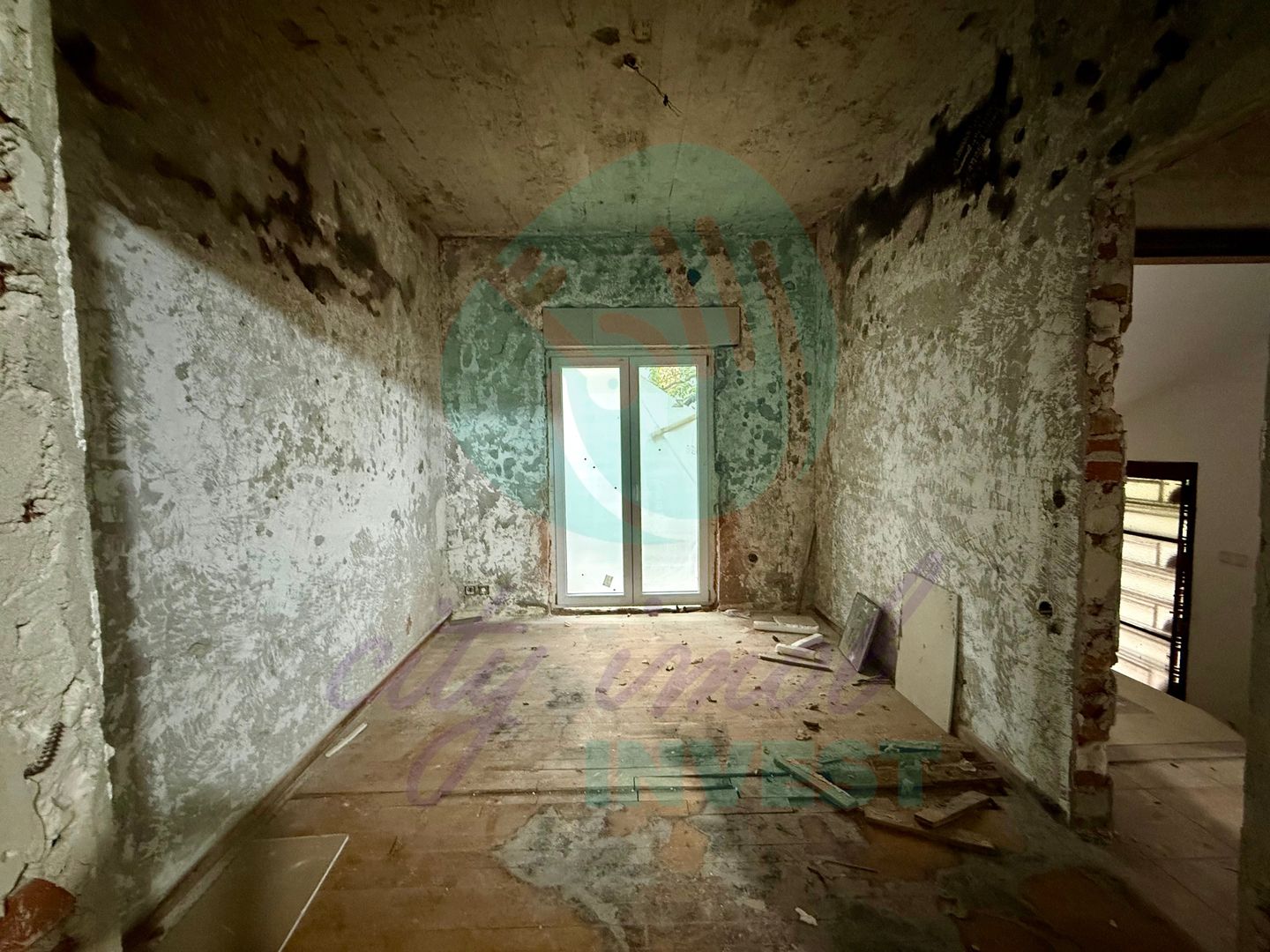 Proprietate cu farmec Art Deco în Cartierul Evreiesc cu multa verdeata - Poză 11