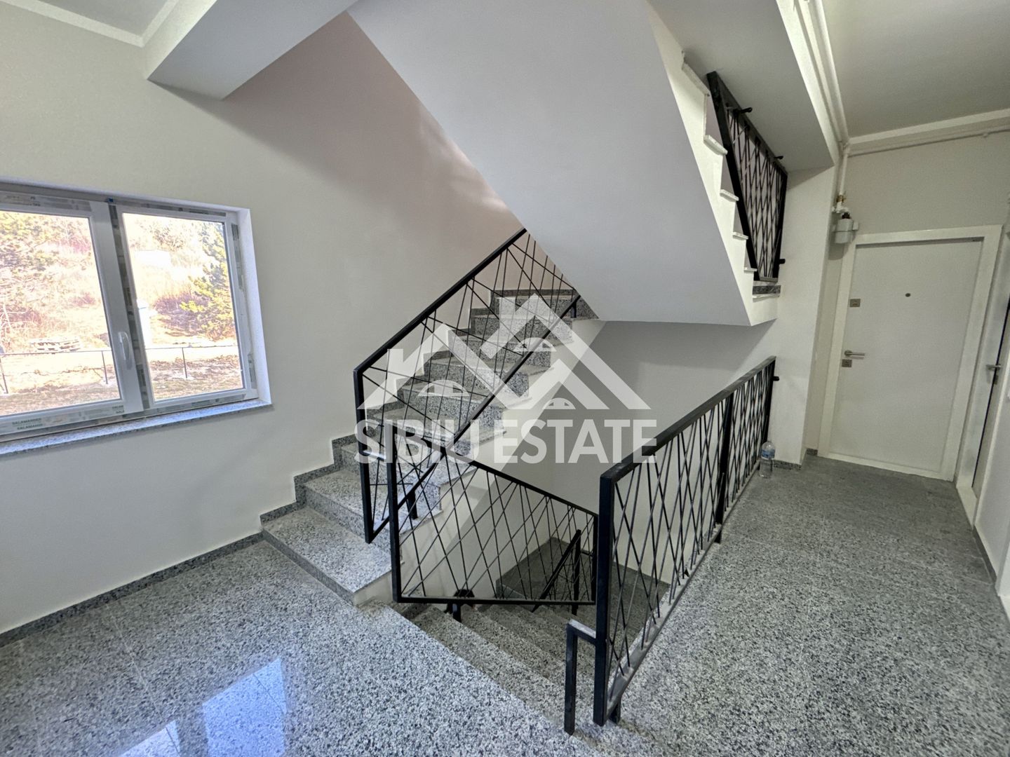 Apartament 2 camere cu balcon de 7.29 mp, aer conditionat - Poză 8