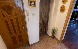 Tudor Vladimirescu str Tepes Voda - decomandat- an 1978 - mobilat - Poză 5