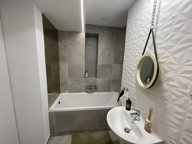 BEST CHOICE - Apartament 3 camere COMPLET MOBILAT SI UTILAT + parcare - Poză 15