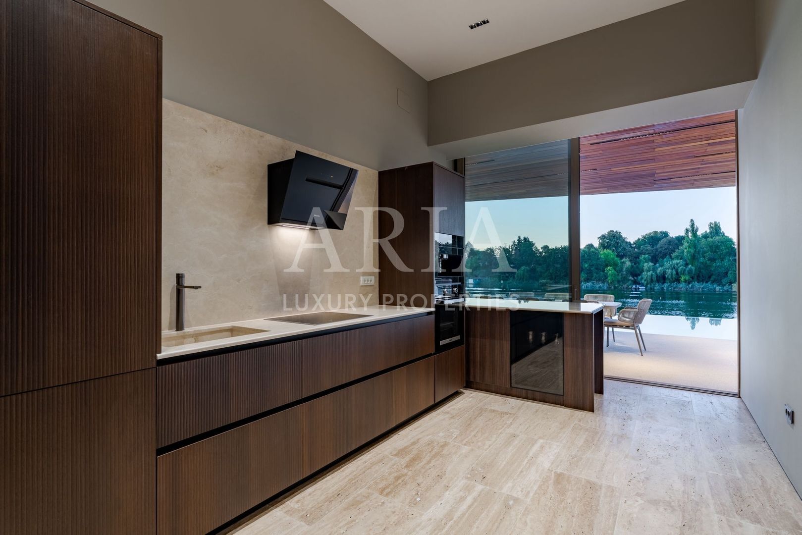 VILA FRONTLAKE SNAGOV – acolo unde arhitectura întâlnește libertatea - Poză 8