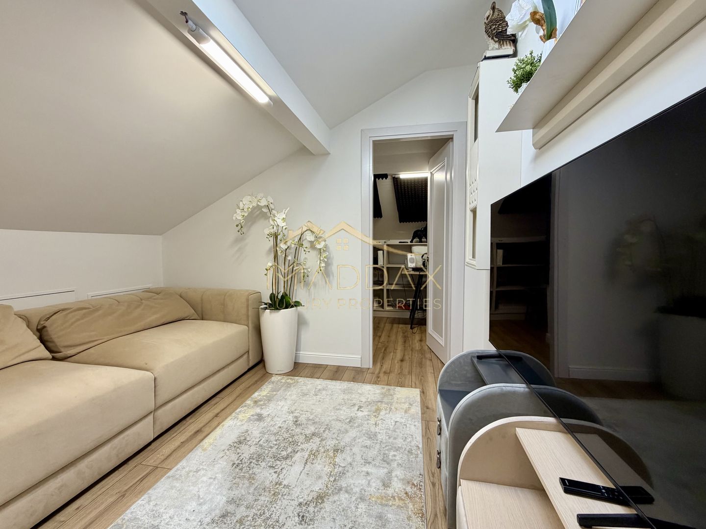 Vil de tip Duplex *P+1E+M* | 176 mp utili | mobilată complet | Chitila - Poză 54