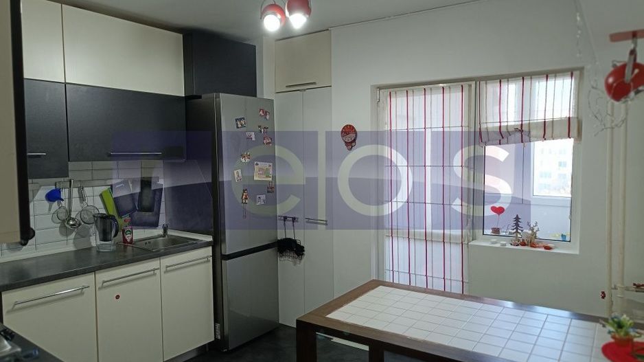 DE VANZARE APARTAMENT 4 CAMERE ZONA MOSILOR - Poză 2