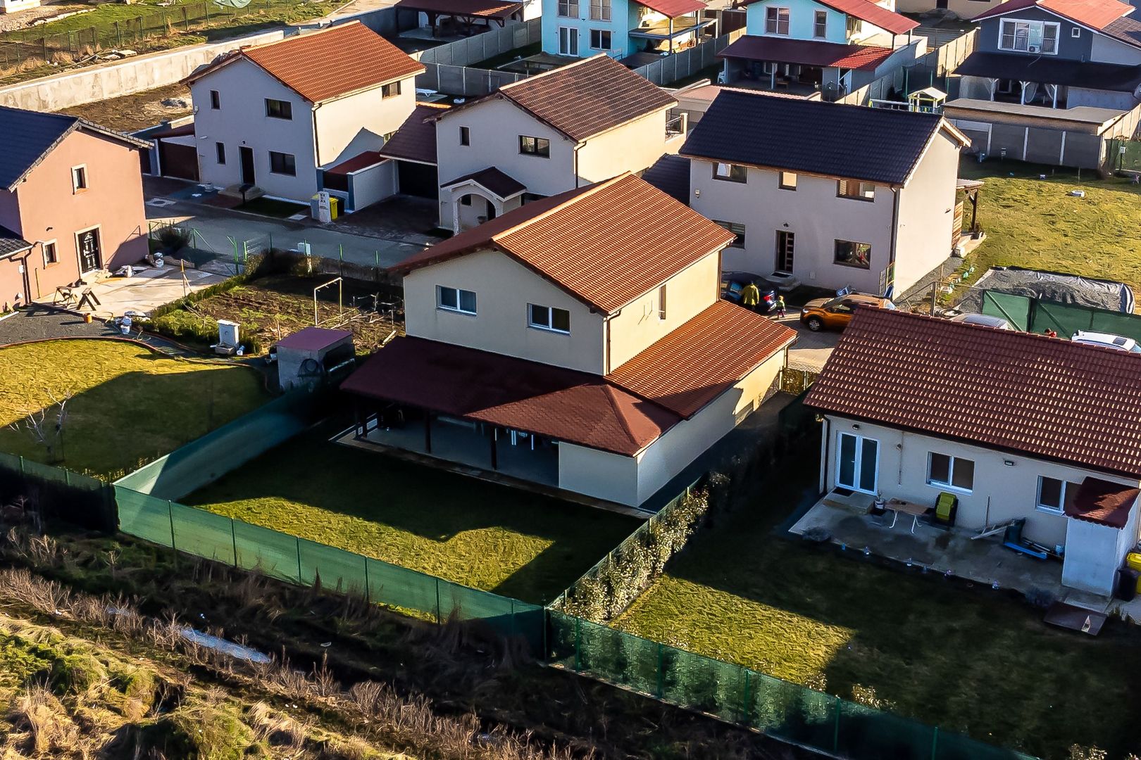 Casă cu mansardă, nouă, mobilată și utilată, în cartier Athena - Poză 10