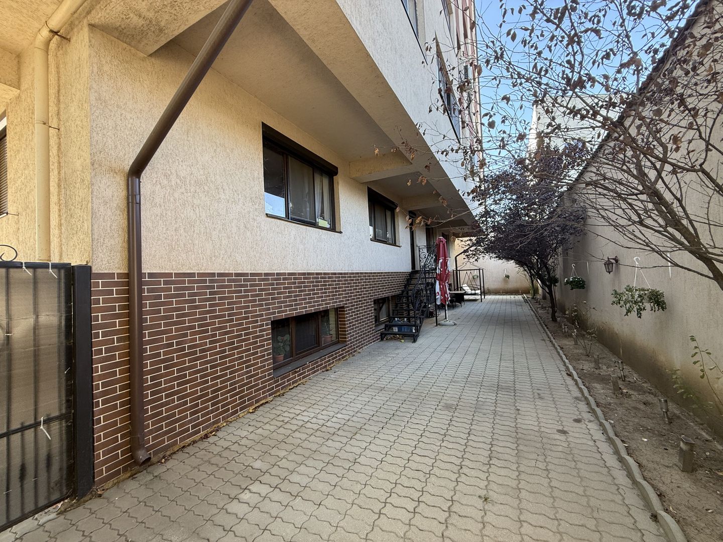 Apartament 58 Mpu + Curte Proprie 167 mp - Imobil 2014 - Poză 4