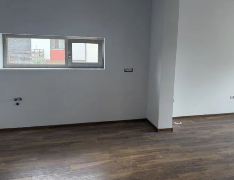 Aici cumperi și liniștea nu doar cei 48 MP zona Coresi - Poză 3