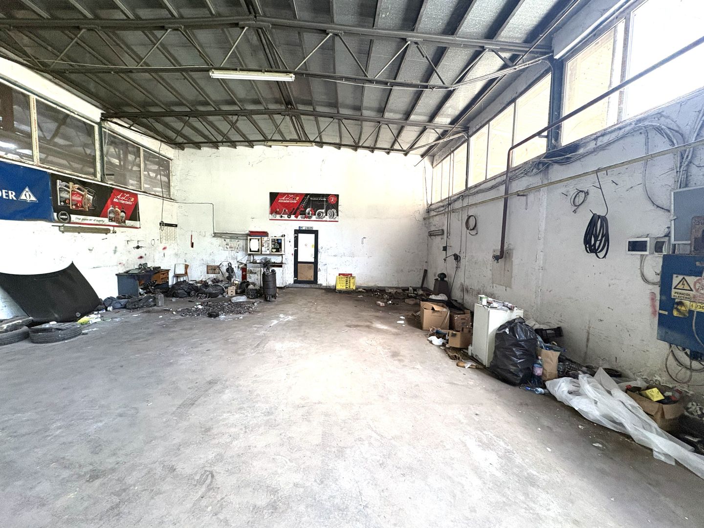 Hala fost service auto, Tatarasi, 317mp, 5,2euro/mp - Poză 1