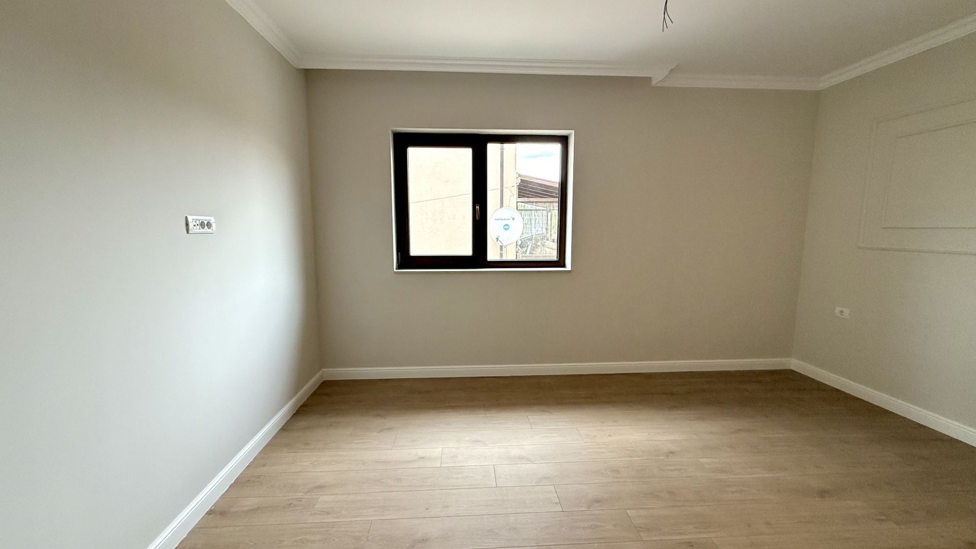 CASA TIP DUPLEX DESPARTIT PRIN GARAJ - Poză 17