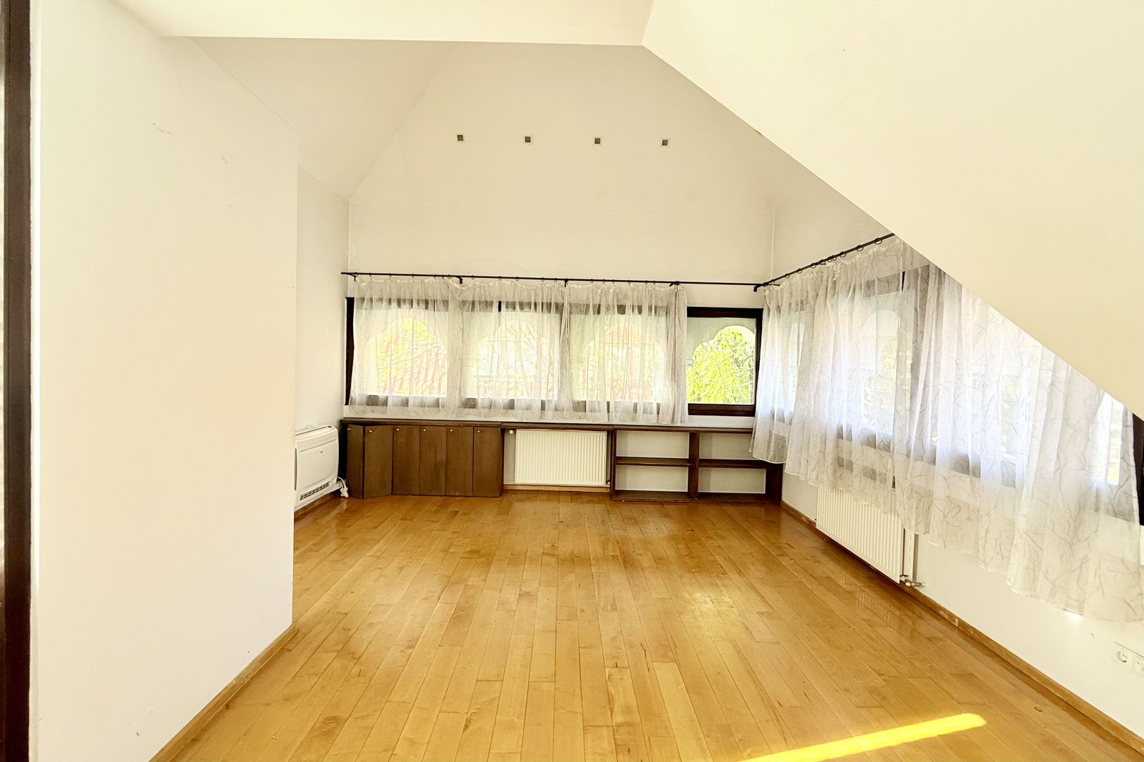 Vilă superbă | Cotroceni | 8 camere terasă și grădină - Poză 14