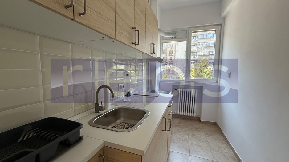 De inchiriat apartament 2 camere vedere Bd Magheru recent renovat - Poză 8