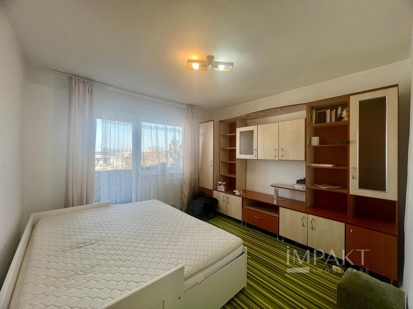 Apartament cu 3 camere decomandate - Poză 2