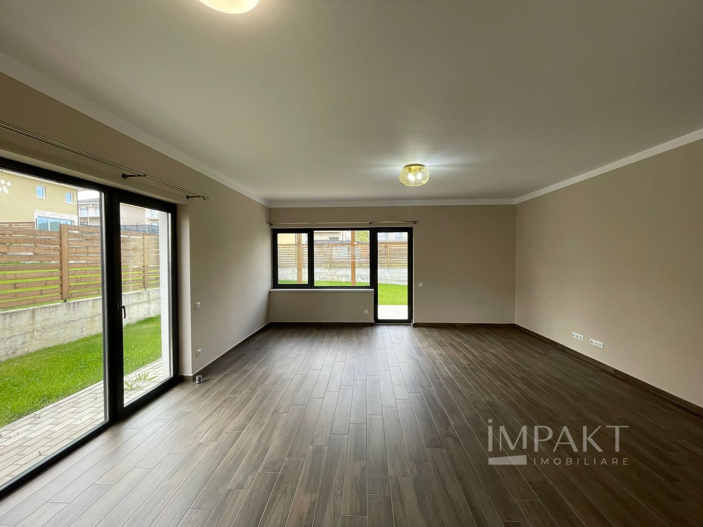 Casă / Vilă cu 4 camere de închiriat - Dezmir - Poză 6